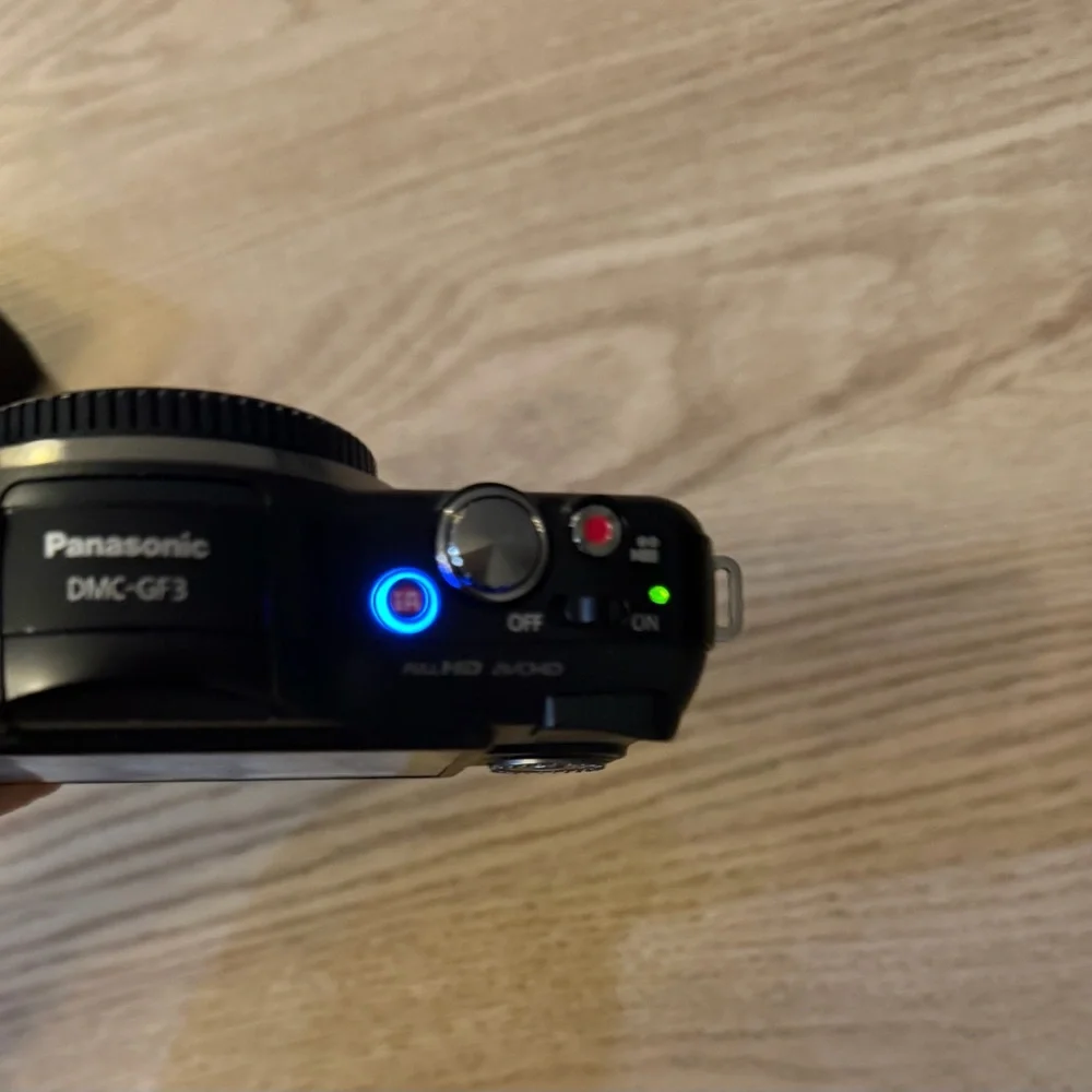 Panasonic Lumix GF3 Compact Black Camera - Picture 3 of 5